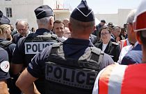 الرئيس الفرنسي إيمانويل ماكرون وعناصر وحدة شرطة المخدرات في مرسيليا، فرنسا.