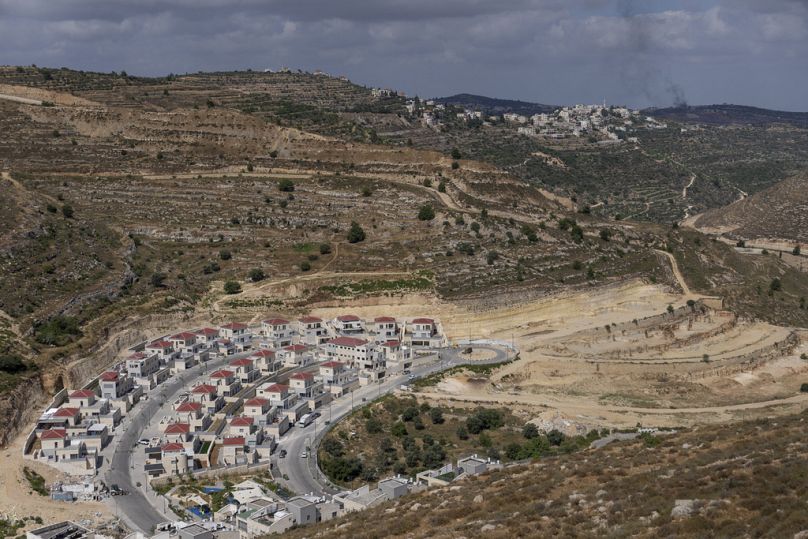 İsrail hükümeti tarafından Batı Şeria'da yapımına onay verilen Givat Ze'ev isimli Yahudi yerleşim birimi projesi