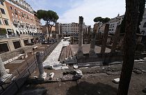 Ruinen der antiken römischen Republik. Dazu gehören die Überreste der Kurie des Pompeius.