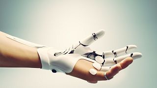 عکس تزئینی از بازوی تنپوش رباتیک