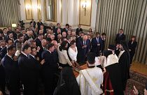 Οι νέοι υπουργοί και υφυπουργοί ορκίζονται κατά τη διάρκεια της τελετής ορκωμοσίας στο Προεδρικό Μέγαρο, ενώπιον της Προέδρου της Δημοκρατίας Κατερίνας Σακελλαροπούλου