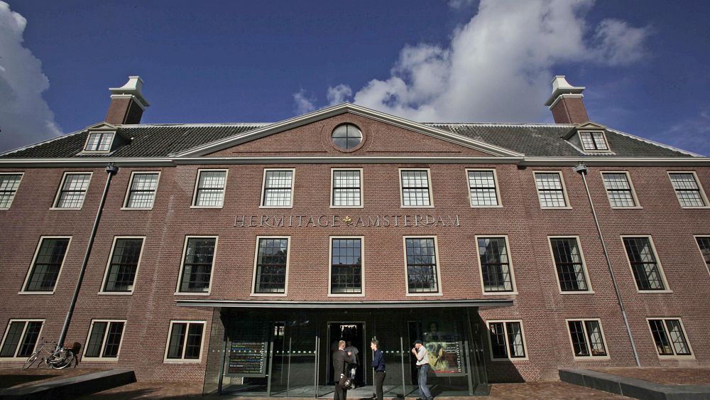 Hermitage Amsterdam меняет название, Россия разрывает отношения
