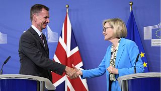 British Chancellor of the Exchequer Jeremy Hunt, left, and European Commissionner for Financial services Mairead McGuinness at EU headquarters in Brussels, 27 June 2023.