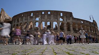 O Coliseu de Roma é visitado diariamente por milhares de pessoas