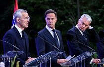 El Secretario General de la OTAN, Jens Stoltenberg; el primer ministro de Países Bajos, Mark Rutte y el presidente de Lituania, Gitanas Nauséda.