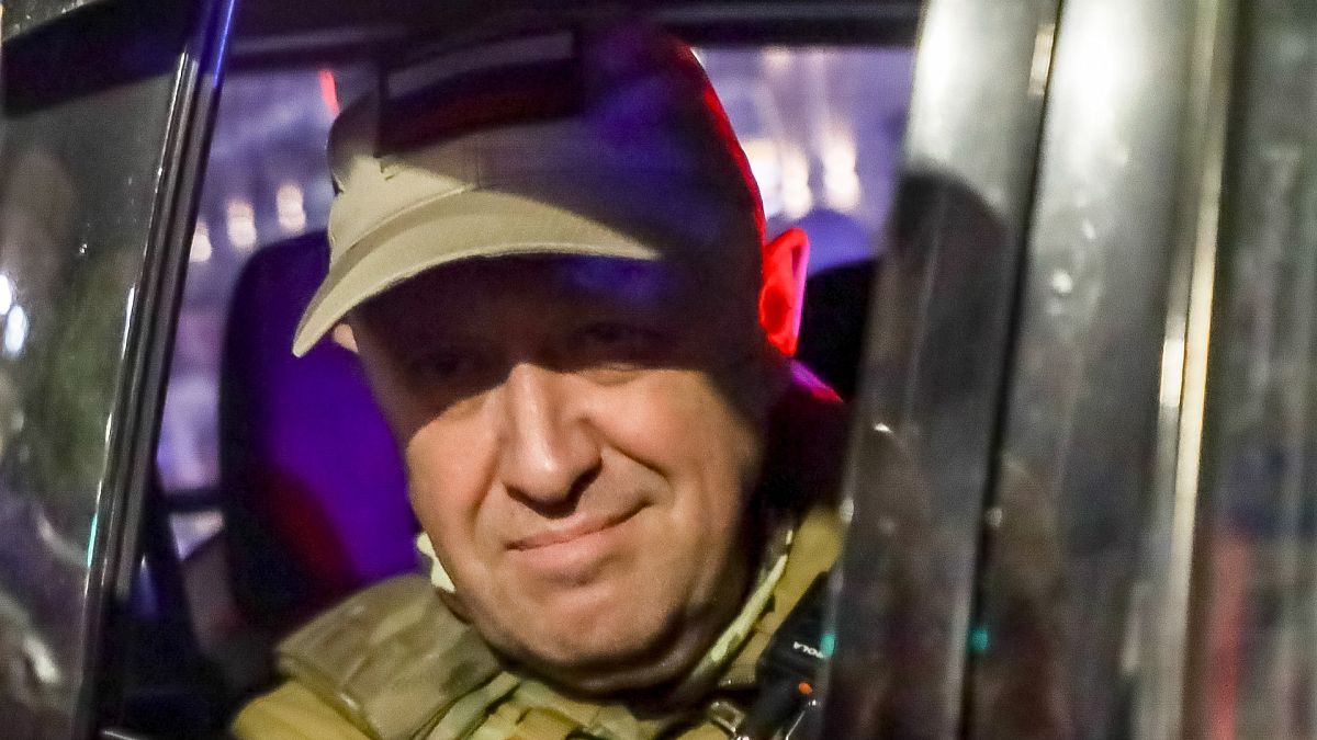 بريغوجين مغادراً مقر القيادة العسكرية للمنطقة الجنوبية في روستوف في 24 حزيران/يونيو بعد انتهاء التمرد 