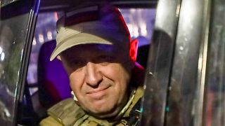بريغوجين مغادراً مقر القيادة العسكرية للمنطقة الجنوبية في روستوف في 24 حزيران/يونيو بعد انتهاء التمرد