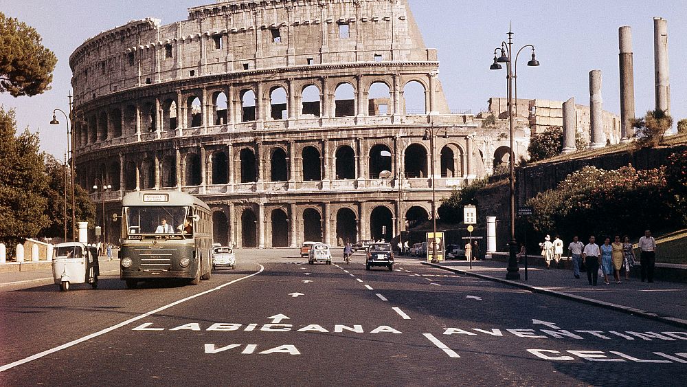 Hunt for tourist who carved name in Colosseum intensifies