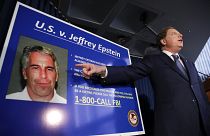 Geoffrey Berman New York déli körzetének ügyésze sajtótájékoztatót tart Jeffrey Epstein letartóztatása ügyében New Yorkban 2019. július 8-án