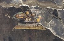 İtalya: Arkeologlar Pompeii'de 2 bin yıllık 'pizza' resmini keşfetti