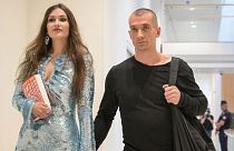L'artiste russe Piotr Pavlenski (à droite) et sa compagne Alexandra de Taddeo (à gauche).
