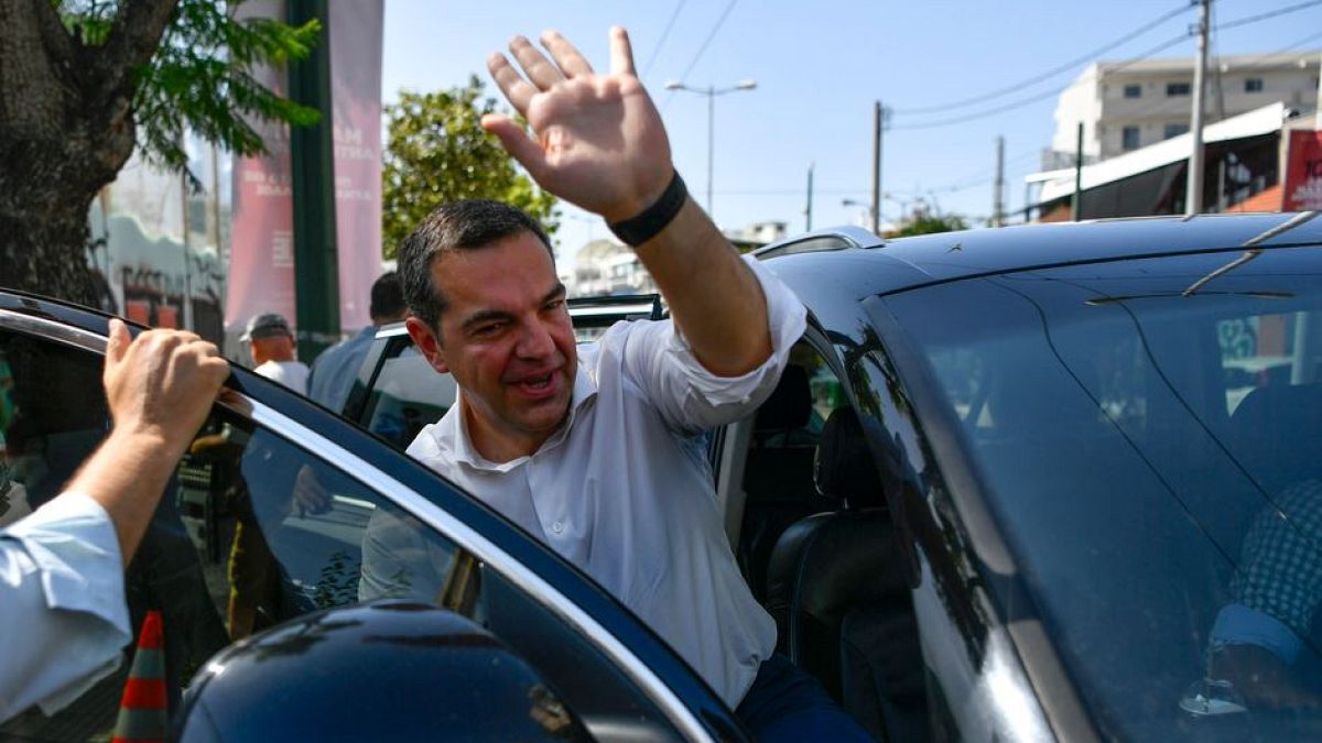 Yunanistan'da ana muhaliefet SYRIZA lideri Aleksis Çipras, istifa ettiğini duyurdu