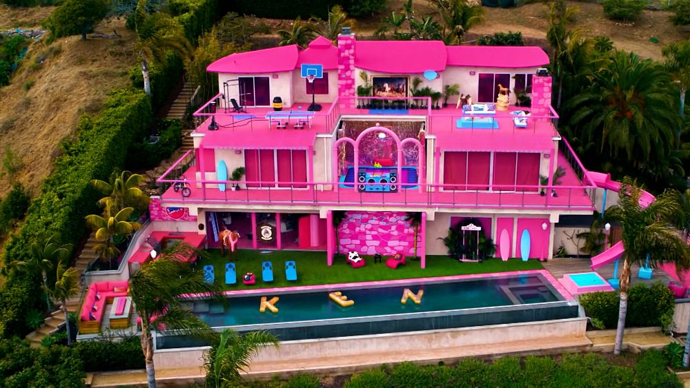 Barbie’s Malibu DreamHouse jest dostępny do wynajęcia.  Oto jak zarezerwować nocleg