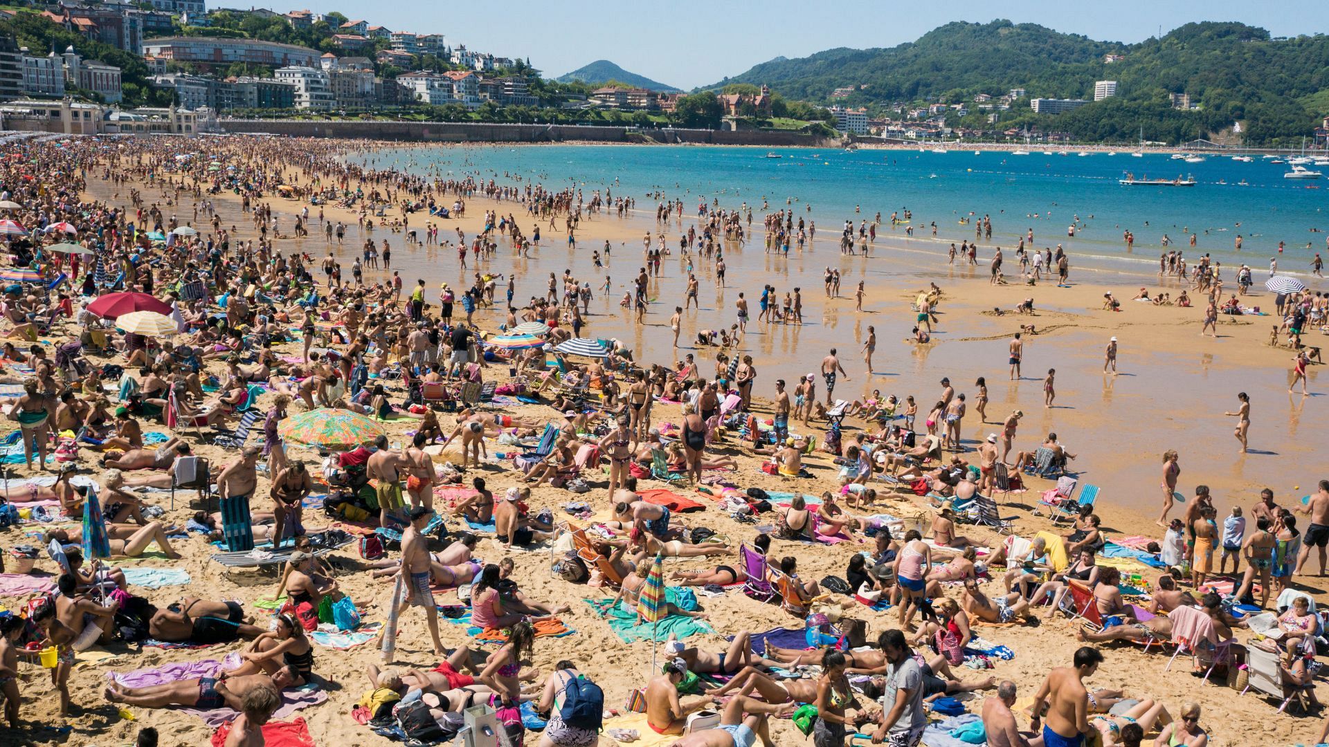 Tops Less Spain Governo catalão quer que piscinas públicas permitam topless | Euronews