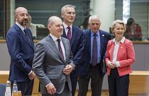 Az Európai Unió csúcsértekezlete június végén Brüsszelben (Charles Michel, Olaf Scholz, Jens Stoltenberg, Josep Borrell és Ursula von der Leyen)