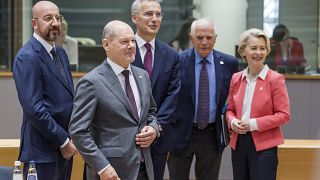 Az Európai Unió csúcsértekezlete június végén Brüsszelben (Charles Michel, Olaf Scholz, Jens Stoltenberg, Josep Borrell és Ursula von der Leyen)