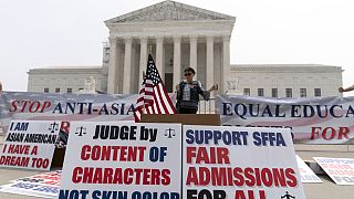 Manifestantes à porta do Supremo Tribunal de Justiça dos EUA