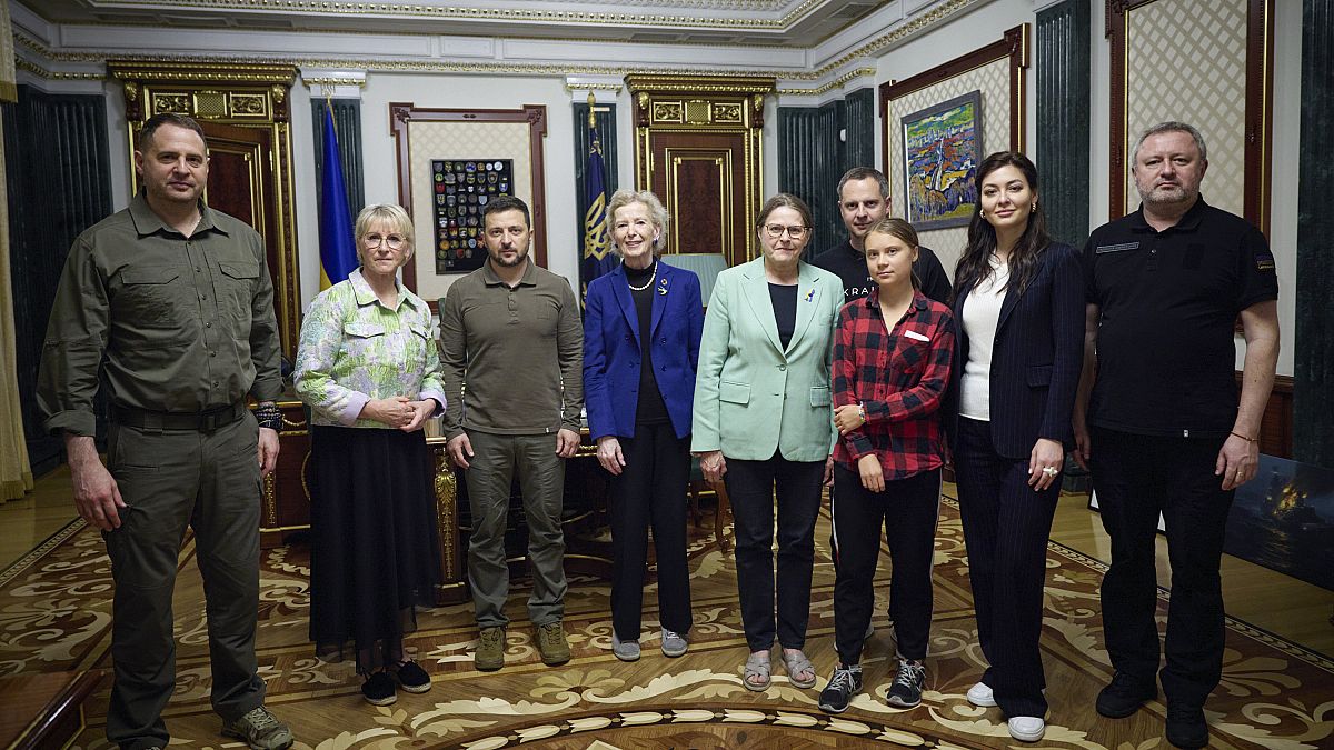 Wolodymyr Selenskyj hat in Kiew die schwedische Aktivistin Greta Thunberg und Mike Pence, Präsidentschaftskandidat für das weisse haus 2024,empfangen.