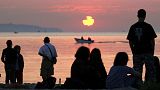 A bolgárok a Fekete-tenger partján ünneplik az első júliusi napfelkeltét