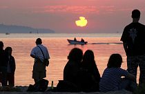 A bolgárok a Fekete-tenger partján ünneplik az első júliusi napfelkeltét