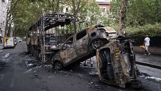 Сожженные машины в Лионе