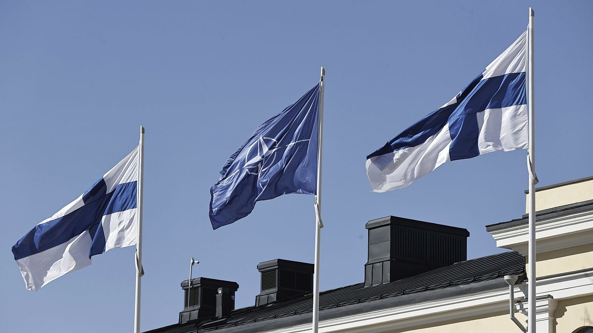 Σημαίες της Φινλανδίας και του ΝΑΤΟ