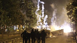 Fransa'da polis şiddetine yönelik gösteriler sürüyor