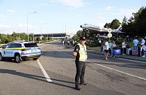 تم إجلاء الركاب من مطار كيشيناو، بعد إطلاق نار ومقتل عنصري أمن، مولدافيا، 30 حزيران 2023