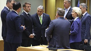 Alguns líderes europeus, entre eles Viktor Órban (ao centro) na cimeira da UE