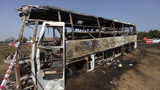 حافلة محترقة في مدينة كود شمال مومباي، أرشيف