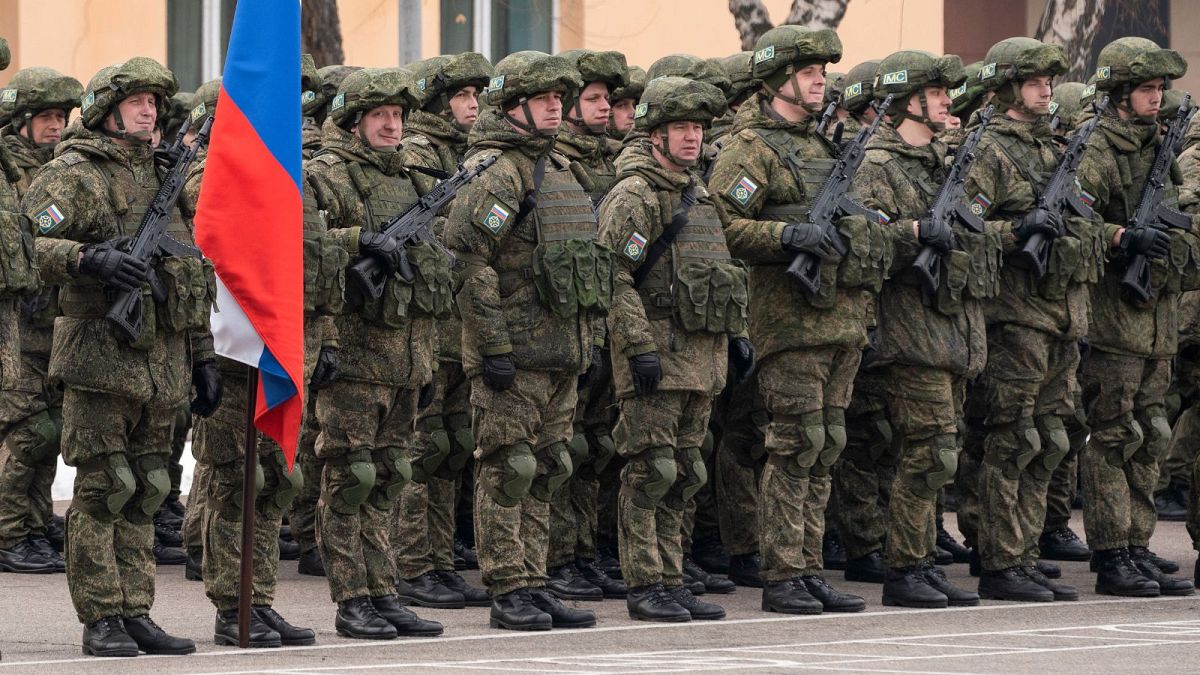 عکس تزئینی از سربازان روسی سازمان پیمان امنیت جمعی در پایان دوره ماموریت خود در آلماتی