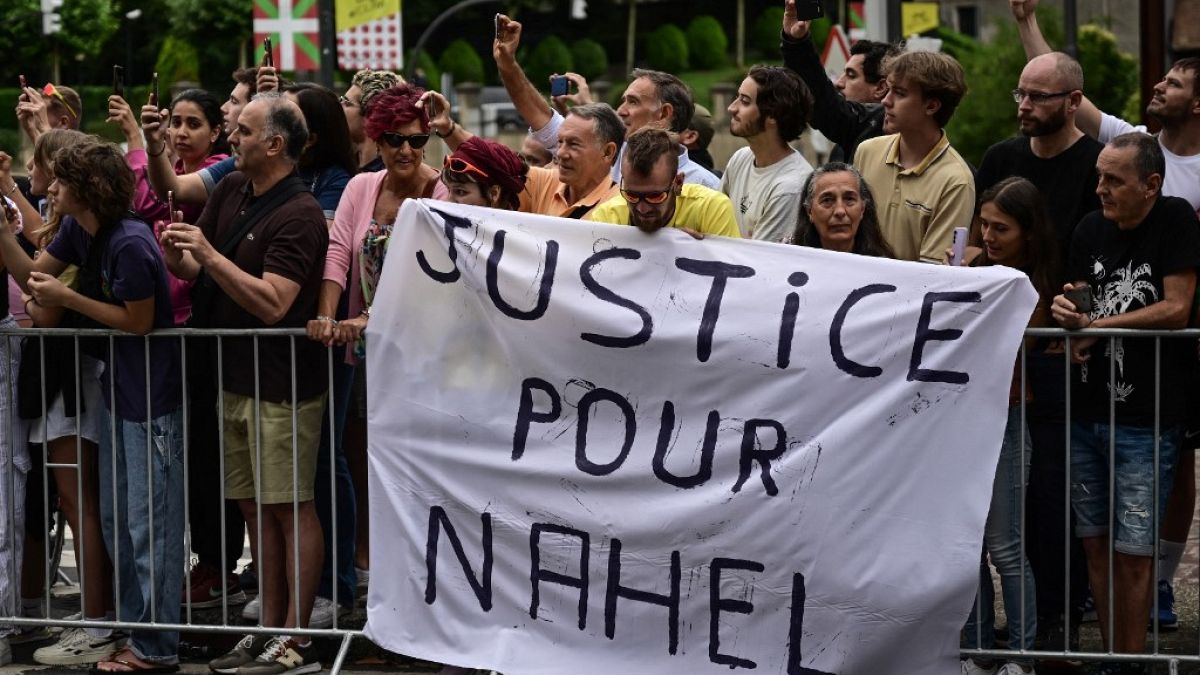 Franceses pedem que se faça justiça por causa da morte de Nahel.