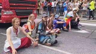 Protesta ecologista al Pride di Londra. (1.7.2023)