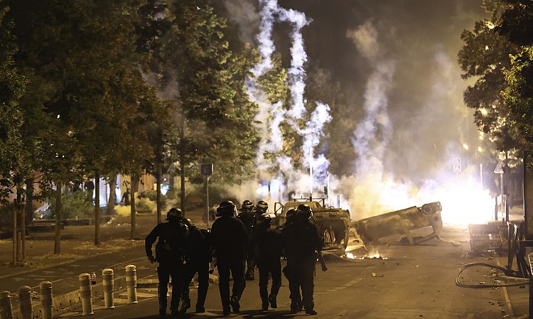 MACRON, THE TOTALITARIAN? Blames free speech, social media for violence caused by his police 👎