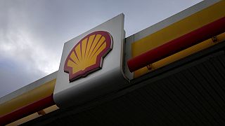 A Shell emblémája egy benzinkúton