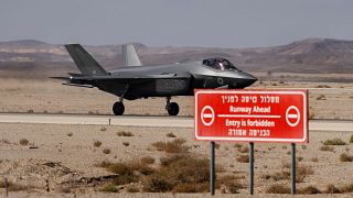 مقاتلة من طراز "إف-35" تهبط في قاعدة "عوفدا" الجوية بمدينة إيلات جنوب إسرائيل