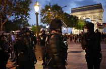 Im Einsatz waren in Frankreich wieder gut 45.000 Polizisten, unterstützt von Spezialtruppen.