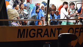 Menekülteket szállító hajó Tenerife-n, Kanári-szigetek 2023. július 2.