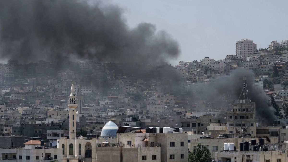 Rauch über Deschenin während einer Razzia des israelischen Militärs im besetzten Westjordanland, 3. Juli 2023. 