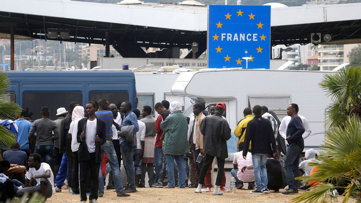 مهاجران در مرز فرانسه و ایتالیا، ژوئن ۲۰۱۵
