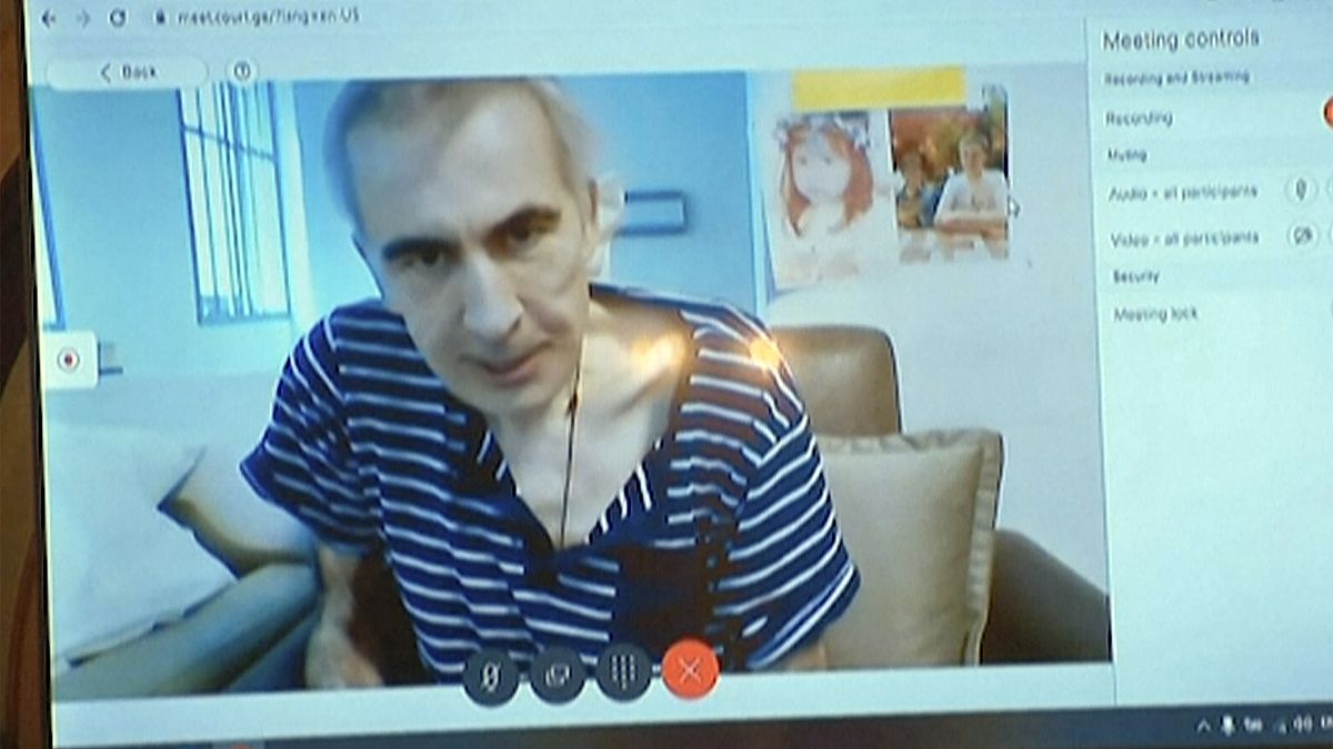 Mikheil Saakashvili in video conferenza presso un tribunale di Tblisi