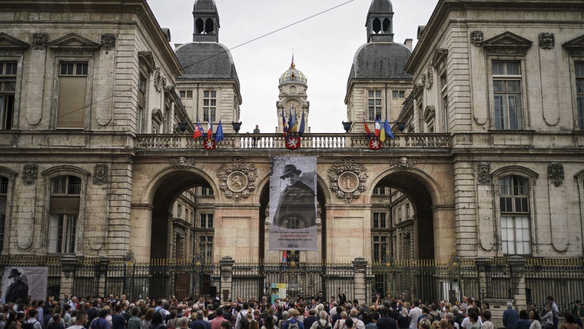 Rassemblement de soutien aux maires devant l'hôtel de ville de Lyon, le 3 juillet 2023