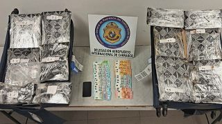 العثور على أكثر من 6 كيلوغرامات من الكوكايين في حقيبة مسافر-الأوروغواي