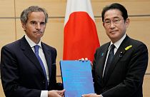 UAEA Başkanı Rafael Grossi, Fukuşima nükleer santralindeki atık suyla ilgili kapsamlı raporunu Japonya Başbakanı Fumio Kişida'ya sundu