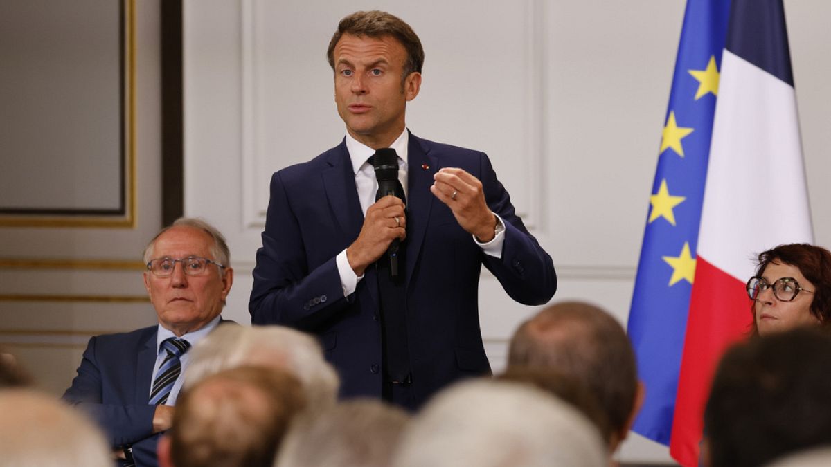 Der französische Präsident Emmanuel Macron spricht vor 241 Bürgermeister:innen, Paris, 04.07.2023
