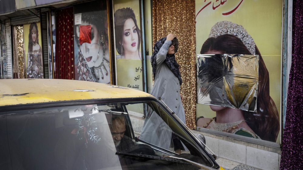 Afghanistan : les talibans ordonnent la fermeture des salons de beauté
