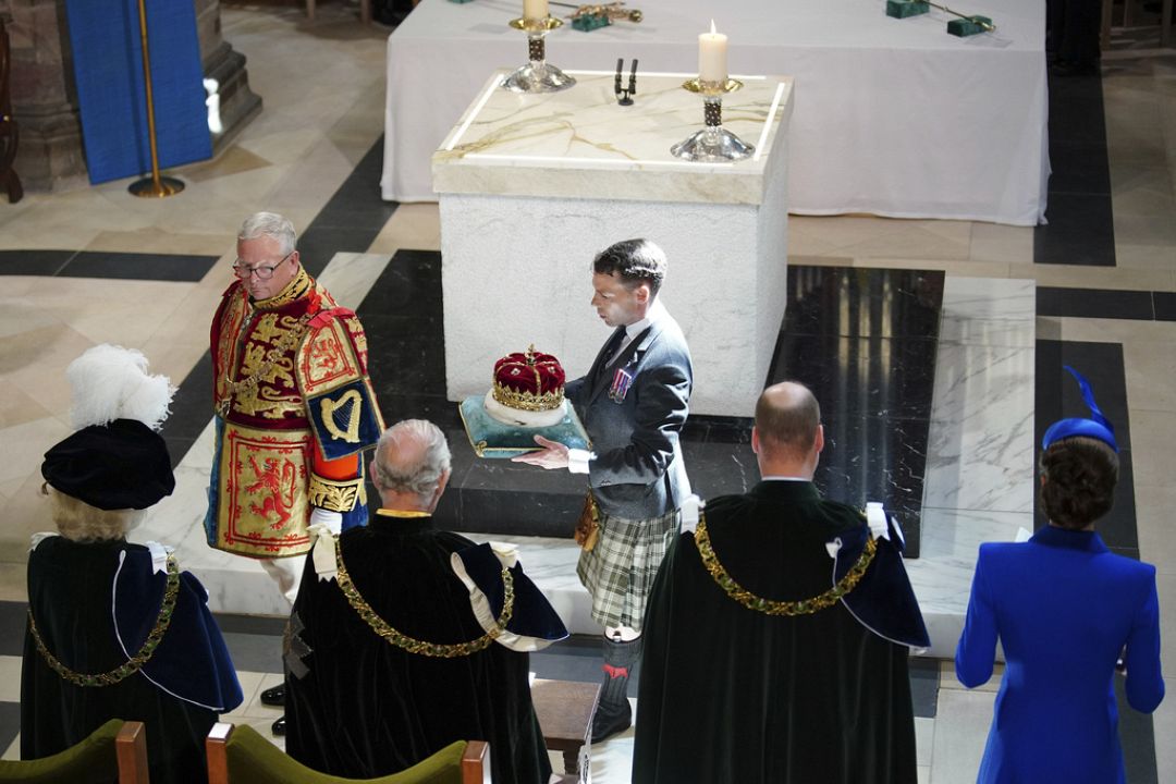 King Charles III receives the Honours of Scotland Euronews