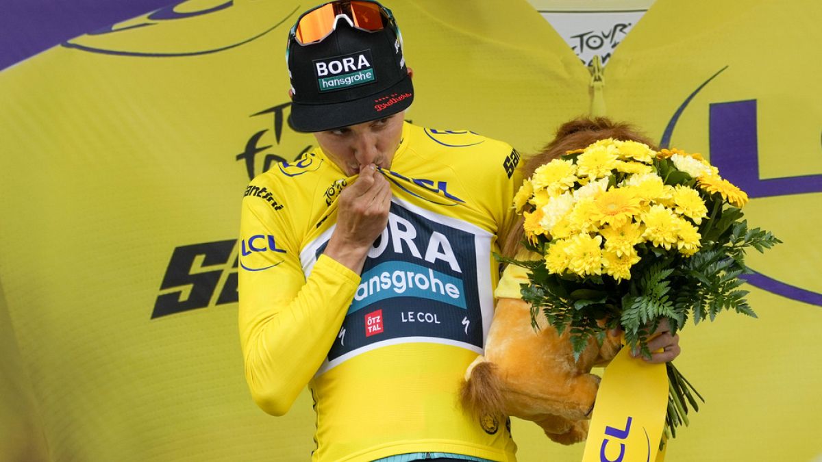 Former Giro d'Italia champion Jai Hindley seized the Tour de France's yellow jersey on Wednesday 