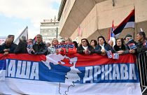 manifestanti tengono uno striscione con i contorni della Repubblica Srpska e la scritta "Il nostro Stato". Repubblica Srpska, il 20 aprile 2022.
