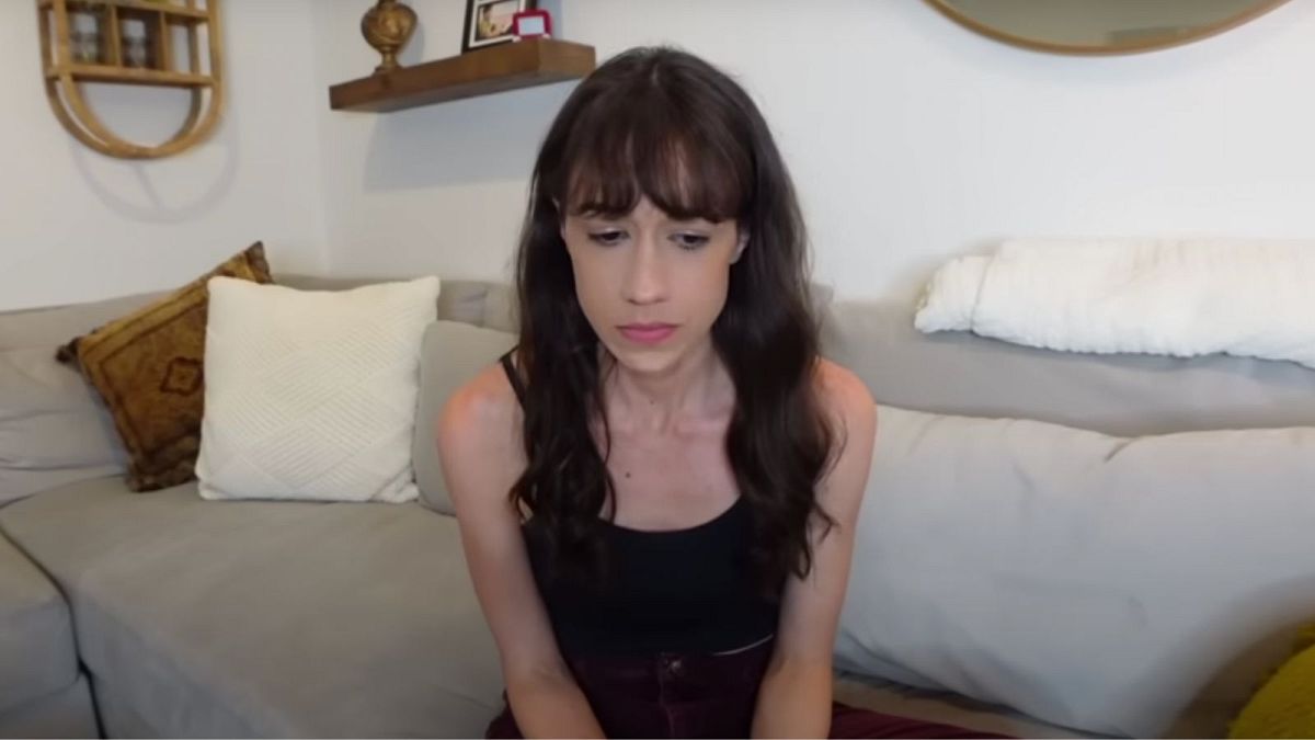 Colleen Ballinger's apology video [before the ukulele appeared.] 